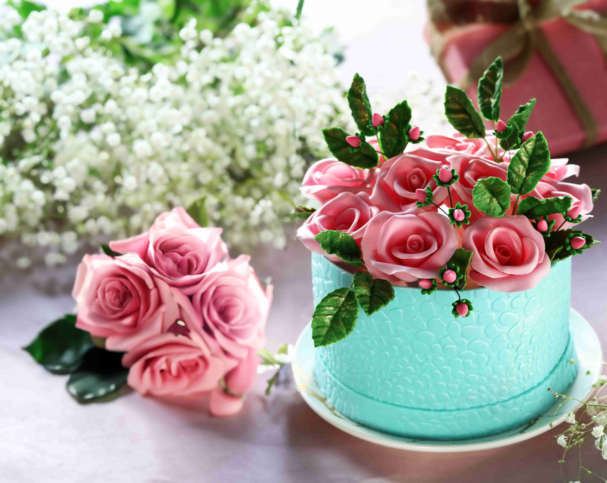 How Can Cake For Women Be Designed Creatively Dubai?